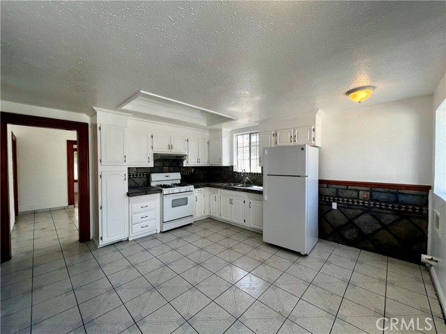 Detail Gallery Image 9 of 14 For 609 Camulos St, Los Angeles,  CA 90023 - 3 Beds | 1 Baths