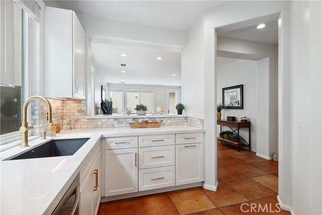 7327 Seafarer Place, Carlsbad CA: https://media.crmls.org/medias/0b606a4e-190e-4e00-832a-c28e9d5ab942.jpg