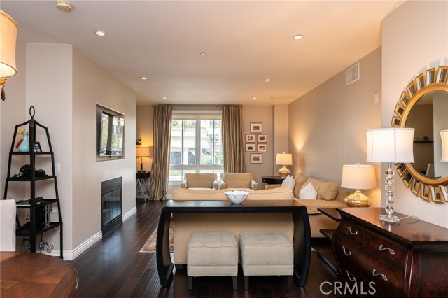 Detail Gallery Image 7 of 41 For 305 Caruso, Glendale,  CA 91210 - 2 Beds | 3 Baths