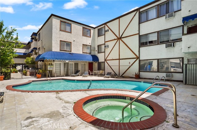 Detail Gallery Image 1 of 22 For 18530 Hatteras St #130,  Tarzana,  CA 91356 - 2 Beds | 2 Baths