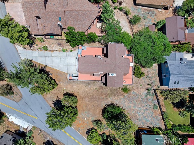 39325 Lodge Road, Fawnskin CA: https://media.crmls.org/medias/0b61e319-1084-46cc-b479-9a2a528c4a86.jpg