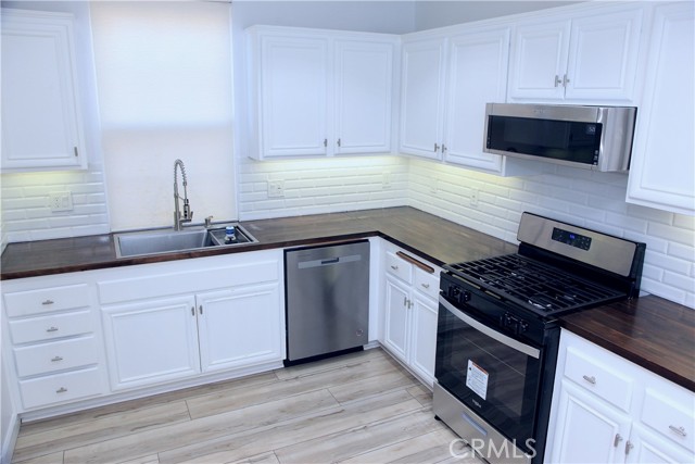 Detail Gallery Image 29 of 49 For 20030 Livorno Way, Porter Ranch,  CA 91326 - 4 Beds | 3 Baths