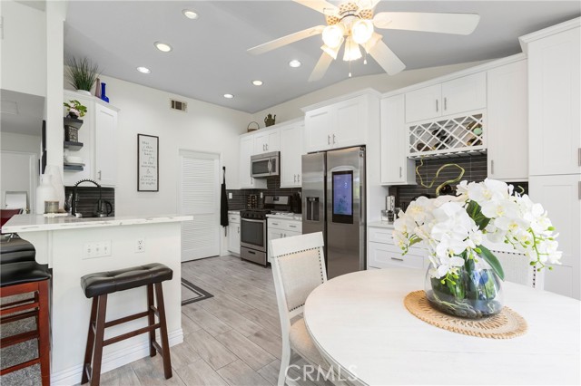 Detail Gallery Image 7 of 45 For 123 Chaumont Circle, Lake Forest,  CA 92610 - 2 Beds | 2 Baths
