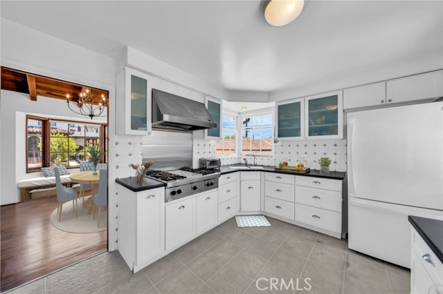 616 Rushville Street, La Jolla CA: https://media.crmls.org/medias/0b649a36-10c4-4d6b-9ca6-9e9edd4f1a4a.jpg
