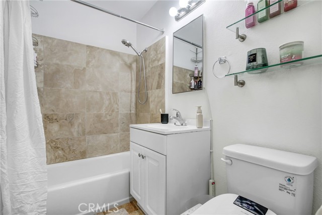 20200 Clark Street, Woodland Hills CA: https://media.crmls.org/medias/0b64c5da-09dc-4130-aa97-12f49d5a4673.jpg