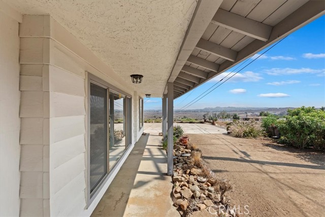 20061 Lounsberry Road, Perris CA: https://media.crmls.org/medias/0b64e1a6-3fc6-4b90-8631-e81cbb2cb01f.jpg