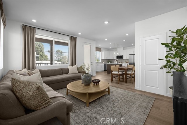 Detail Gallery Image 2 of 5 For 6648 via Vista, Pico Rivera,  CA 90660 - 3 Beds | 3/1 Baths