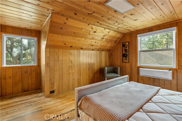 Detail Gallery Image 16 of 37 For 39521 Lake Dr, Big Bear Lake,  CA 92315 - 4 Beds | 2 Baths