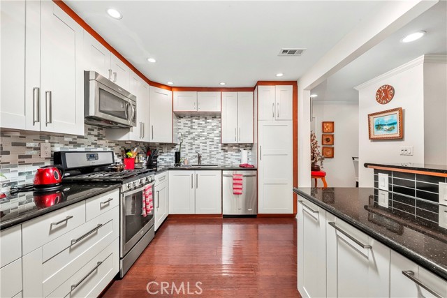 Detail Gallery Image 13 of 29 For 20937 Judah Ln, Newhall,  CA 91321 - 3 Beds | 2/1 Baths