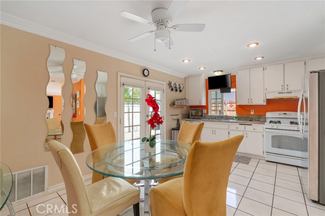 Detail Gallery Image 13 of 44 For 1949 Cottonwood, Colton,  CA 92324 - 3 Beds | 2/1 Baths