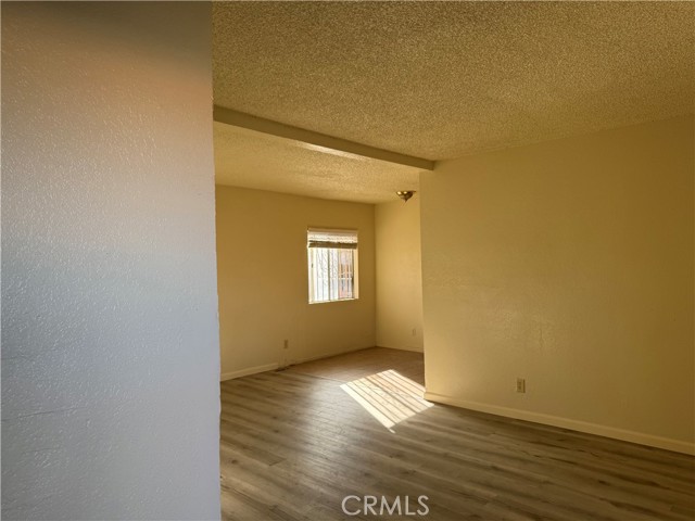 Detail Gallery Image 2 of 6 For 1210 W 104 St #2,  Los Angeles,  CA 90044 - 3 Beds | 1 Baths