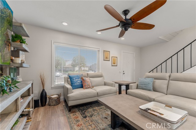 Detail Gallery Image 11 of 32 For 430 Carriage Dr #F,  Santa Ana,  CA 92707 - 3 Beds | 1/1 Baths