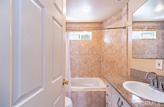 Detail Gallery Image 16 of 28 For 8707 Byers St, Downey,  CA 90242 - 4 Beds | 2 Baths