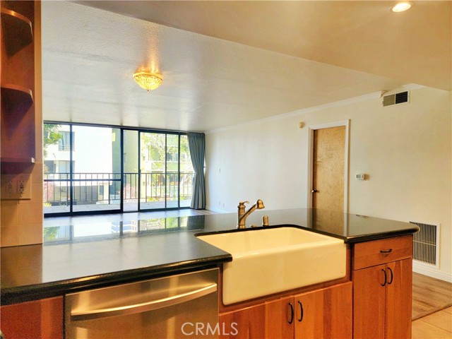 Detail Gallery Image 6 of 16 For 10966 Rochester#2 Ave, Los Angeles,  CA 90024 - 1 Beds | 1 Baths