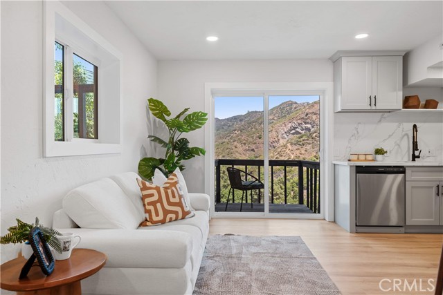 2838 Lambert Drive, Los Angeles CA: https://media.crmls.org/medias/0b6a7349-3f6e-423e-be91-901decdc61de.jpg