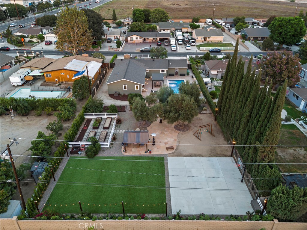 https://media.crmls.org/medias/0b6be1ae-9147-4a8e-a154-32de6944faa5.jpg?preset=X-Large