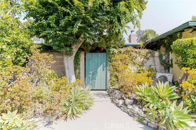 11594 Morrison Street, North Hollywood CA: https://media.crmls.org/medias/0b6c50ea-33c1-4253-ba3a-c42b8689f91b.jpg