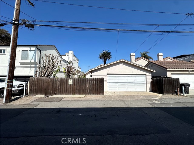 408 8th Street, Huntington Beach CA: https://media.crmls.org/medias/0b6c6be5-c217-4865-9be4-013267dc3d69.jpg