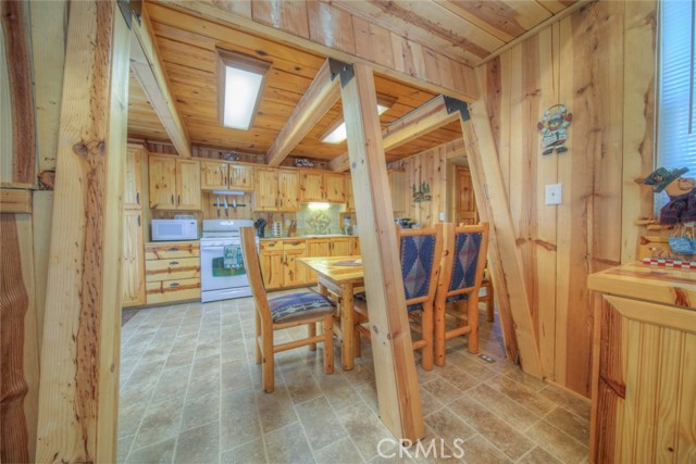 42608 Cedar Avenue, Big Bear Lake CA: https://media.crmls.org/medias/0b6d4e92-56e8-4dfe-9076-a2009d99dee0.jpg