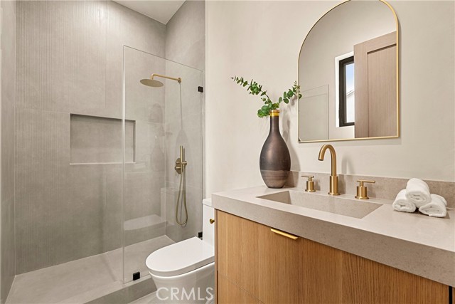 Detail Gallery Image 39 of 58 For 5525 Carpenter Ave, Valley Village,  CA 91607 - 5 Beds | 6/1 Baths