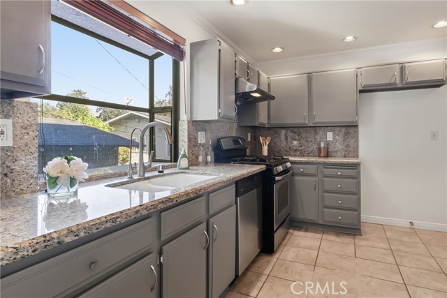 Detail Gallery Image 9 of 26 For 105 N El Molino St #E,  Alhambra,  CA 91801 - 2 Beds | 2/1 Baths