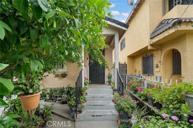 9514 Juniper Street, Los Angeles CA: https://media.crmls.org/medias/0b6e3b45-9df7-4144-894c-b3066c2b473b.jpg