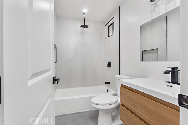 Detail Gallery Image 12 of 24 For 8034 1/2 Harrison St, Paramount,  CA 90723 - 2 Beds | 2/1 Baths