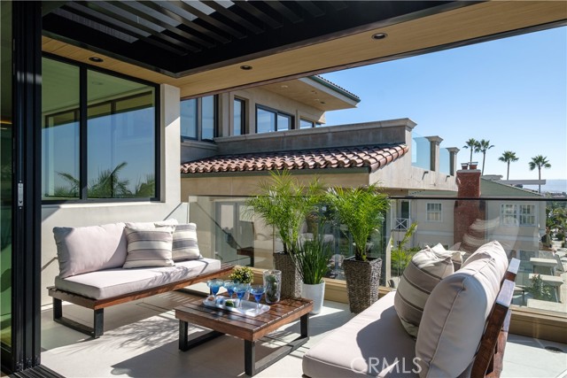 Detail Gallery Image 7 of 64 For 3004 Manhattan Ave, Manhattan Beach,  CA 90266 - 5 Beds | 5/1 Baths