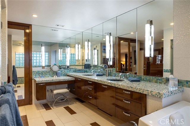 25611 Rangewood Road, Laguna Hills CA: https://media.crmls.org/medias/0b6fb1e3-b1ec-4997-9eca-e4a3bd2f089c.jpg