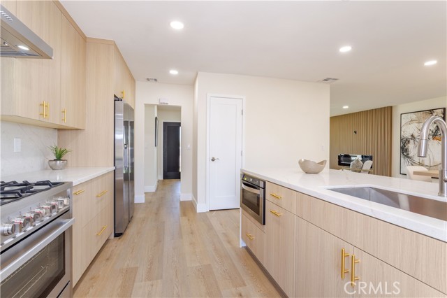 20611 Devonshire Street, Chatsworth CA: https://media.crmls.org/medias/0b6fe24e-c3cc-4c0e-bf53-d31711aaab8c.jpg