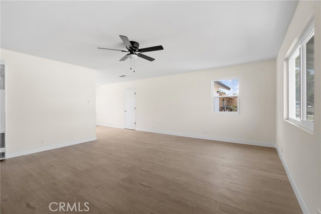 16245 Pine Street, Hesperia CA: https://media.crmls.org/medias/0b700d78-4526-4fbe-a1ee-661ec768ac41.jpg