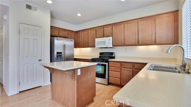 1748 Yvonne Court, Riverside CA: https://media.crmls.org/medias/0b701fa5-6543-4848-a68b-8540764b7a63.jpg