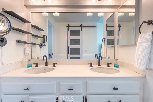 23549 Victory blvd., West Hills CA: https://media.crmls.org/medias/0b708bac-9173-4cb0-bbfe-daf5f8cd75fe.jpg