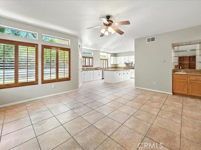Detail Gallery Image 15 of 45 For 14433 Grandifloras Rd, Canyon Country,  CA 91387 - 4 Beds | 3 Baths