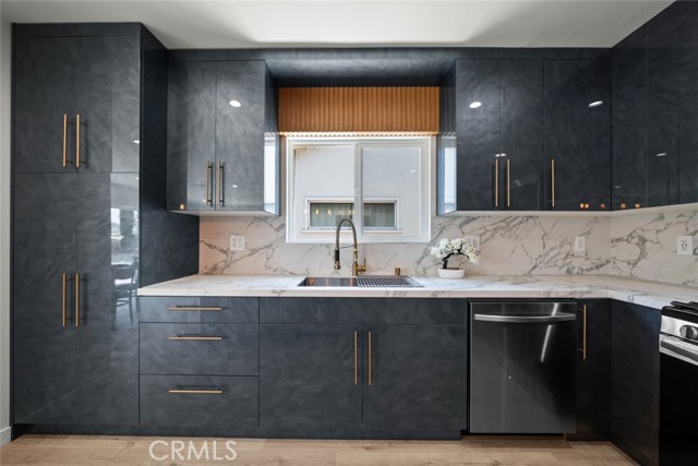 Detail Gallery Image 27 of 33 For 20356 Gresham St, Los Angeles,  CA 91306 - 4 Beds | 2/1 Baths