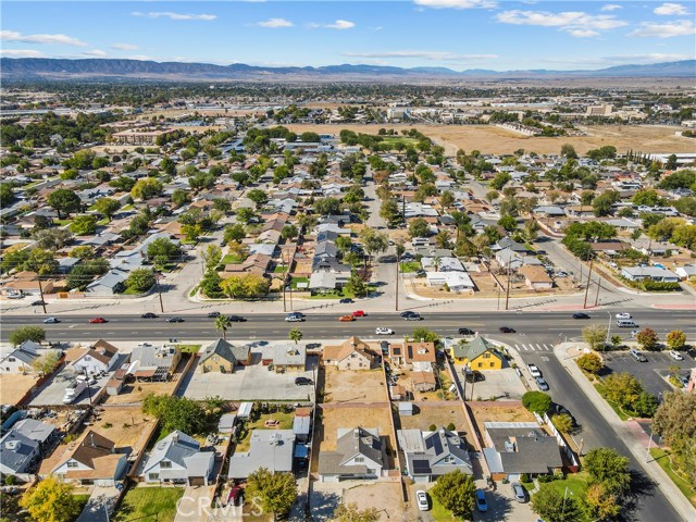 44043 Hoban Avenue, Lancaster CA: https://media.crmls.org/medias/0b71d2fb-f838-487f-8ec4-1ab0f07a7dbb.jpg