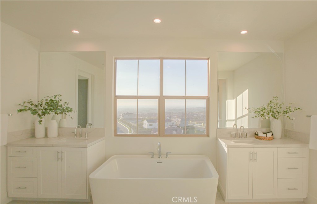 https://media.crmls.org/medias/0b72fd12-262d-43b2-9946-555704f63f56.jpg?preset=X-Large