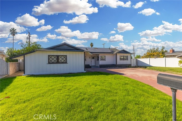 325 Echo Court, San Bernardino CA: https://media.crmls.org/medias/0b74823f-5005-40f6-bb6d-d042725329d7.jpg