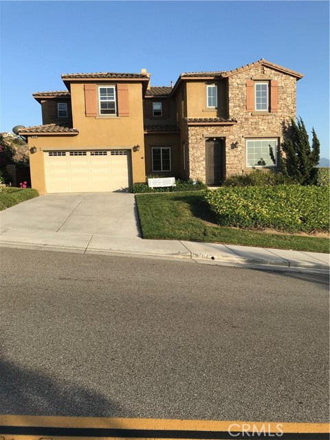 18664 Lakepointe Dr, Riverside, CA 92503