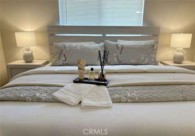 73 Greenfield, Irvine CA: https://media.crmls.org/medias/0b756f45-c3c0-40bc-9cff-153a82d07489.jpg