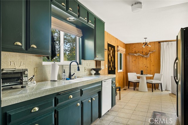 Detail Gallery Image 14 of 30 For 29340 Lake View Dr, Cedar Glen,  CA 92321 - 3 Beds | 2 Baths