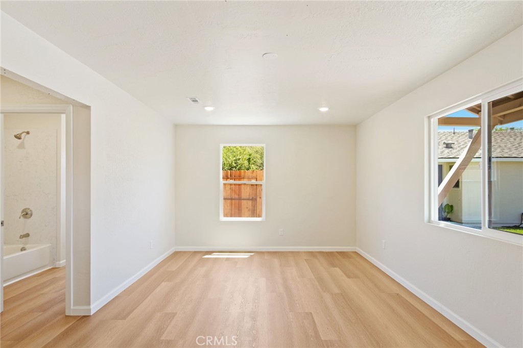 https://media.crmls.org/medias/0b761b1d-828f-4523-93c9-c60f92059d2d.jpg?preset=X-Large