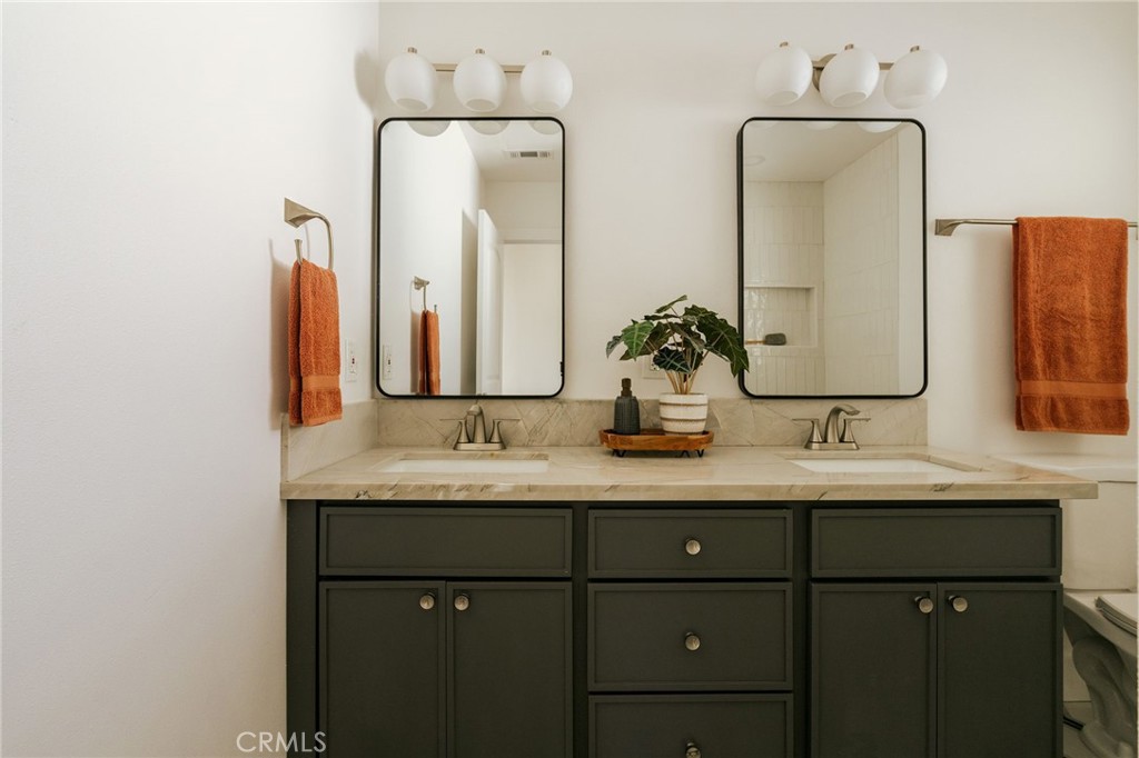 https://media.crmls.org/medias/0b770bf7-e43c-4796-9f8a-e73c5e3c7489.jpg?preset=X-Large