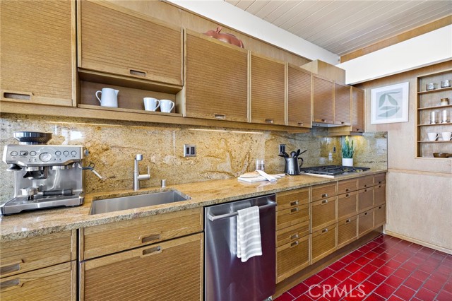 Detail Gallery Image 18 of 50 For 2581 Iris, Laguna Beach,  CA 92651 - 3 Beds | 2/1 Baths