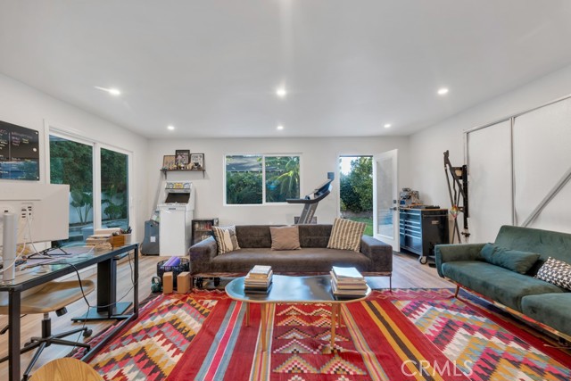 Detail Gallery Image 46 of 52 For 5727 Colbath, Valley Glen,  CA 91401 - 3 Beds | 3 Baths