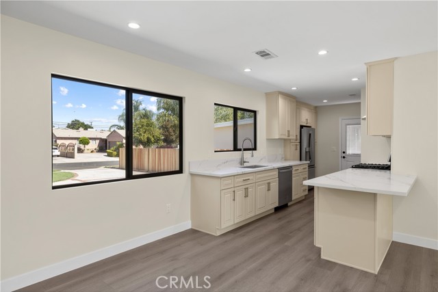 Detail Gallery Image 10 of 27 For 7341 Paso Robles Ave, Van Nuys,  CA 91406 - 3 Beds | 2 Baths
