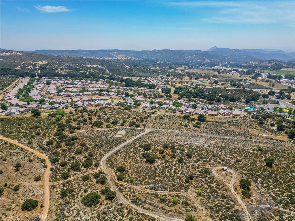 https://media.crmls.org/medias/0b77a8ad-abcb-4cf1-b07e-3ebc37dff3be.jpg?preset=X-Large