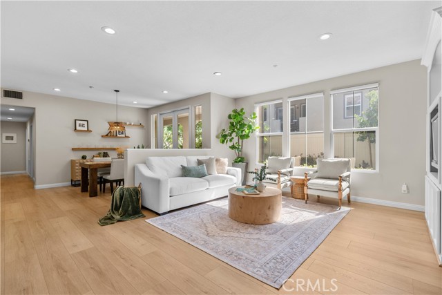 Detail Gallery Image 3 of 18 For 147 Lockford, Irvine,  CA 92602 - 2 Beds | 2 Baths