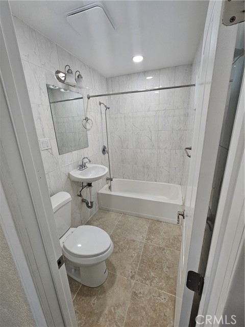10558 Langmuir Avenue, Sunland CA: https://media.crmls.org/medias/0b78e662-ce93-475d-87a3-b452c1bf8fce.jpg