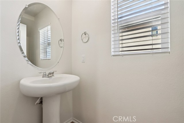 Detail Gallery Image 7 of 35 For 18774 Hampton Ln, Adelanto,  CA 92301 - 3 Beds | 2/1 Baths